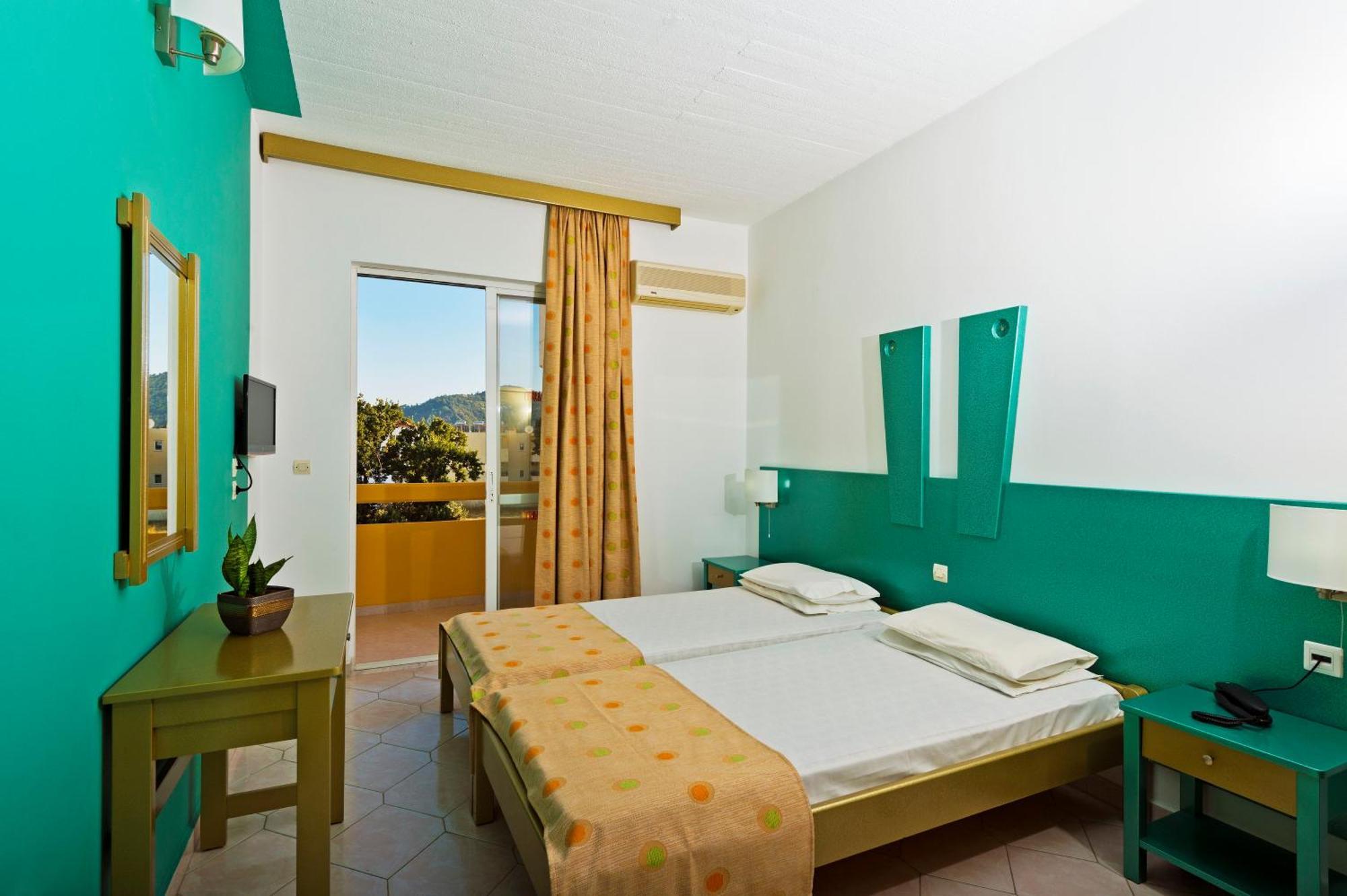 Trianta Aparthotel 2*
