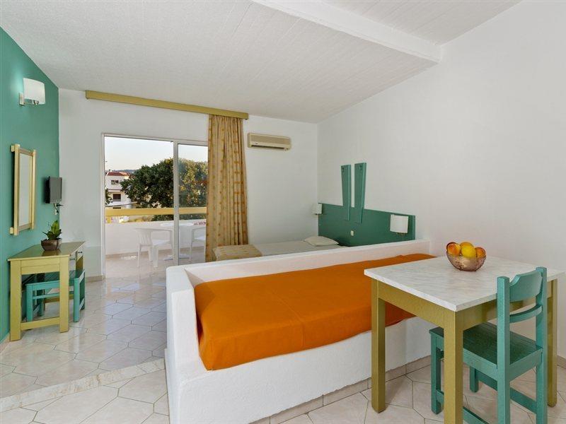 Trianta Aparthotel 2*
